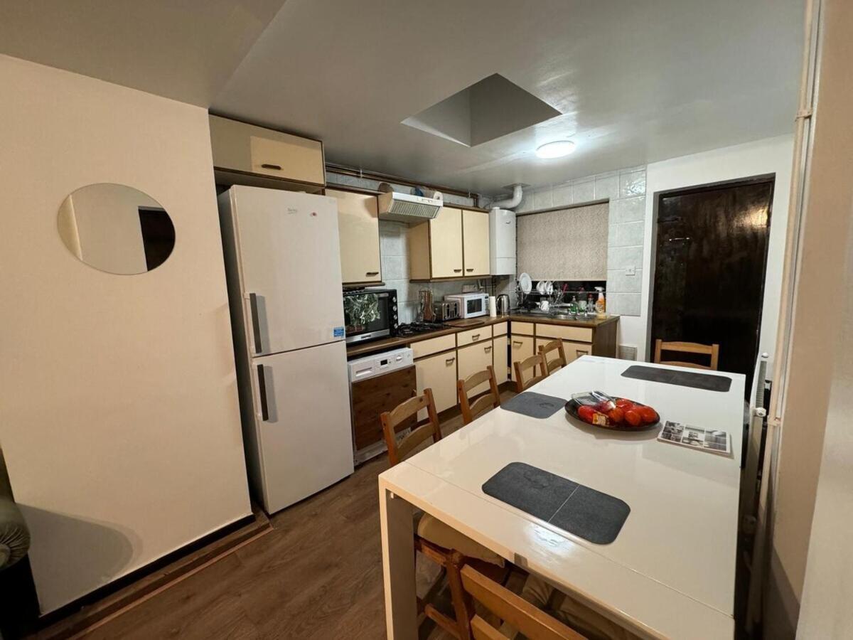 London Stockwell Station Apartment Oda fotoğraf