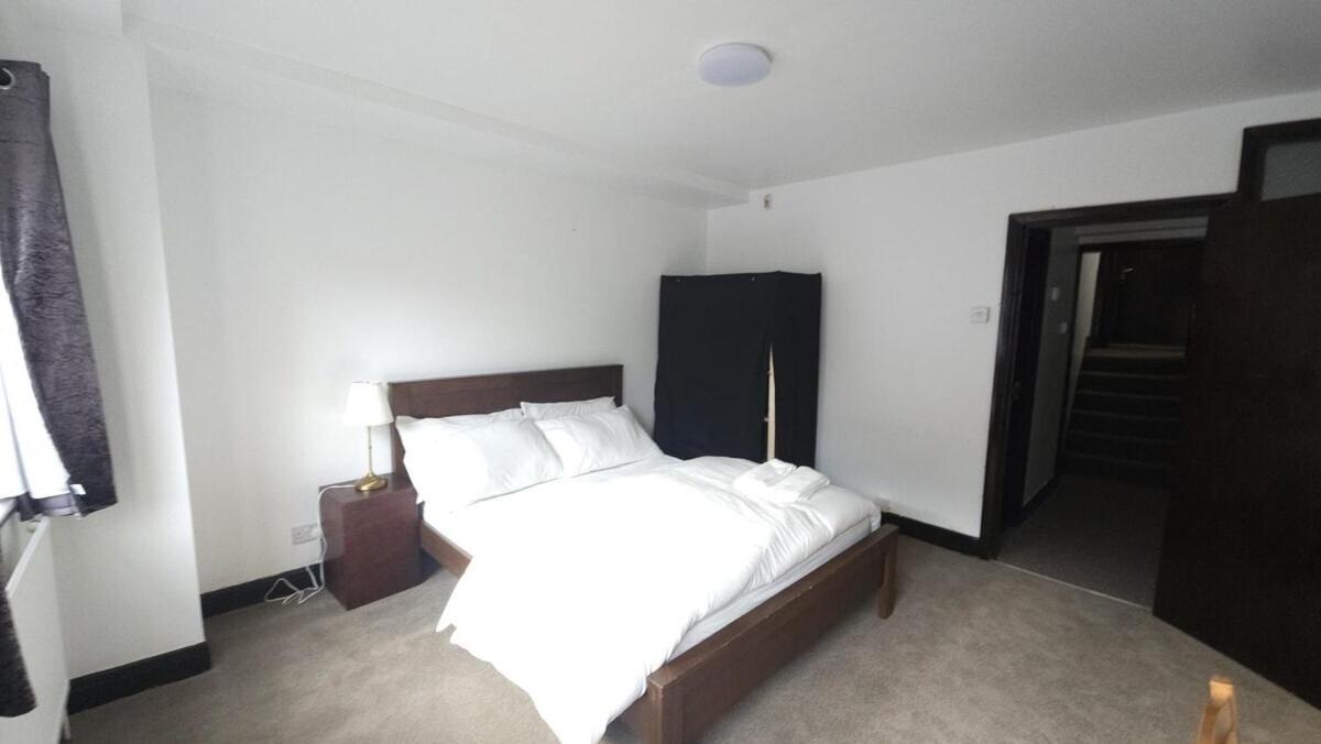 London Stockwell Station Apartment Oda fotoğraf