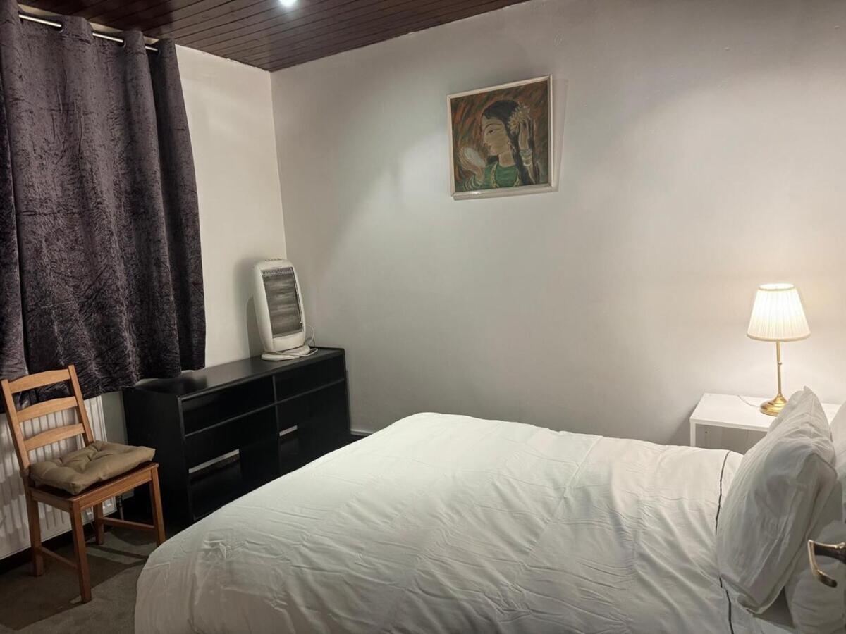 London Stockwell Station Apartment Oda fotoğraf