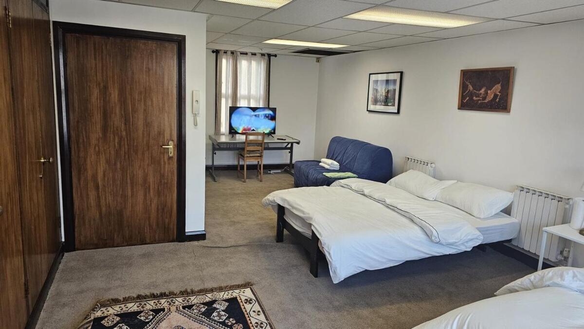 London Stockwell Station Apartment Oda fotoğraf