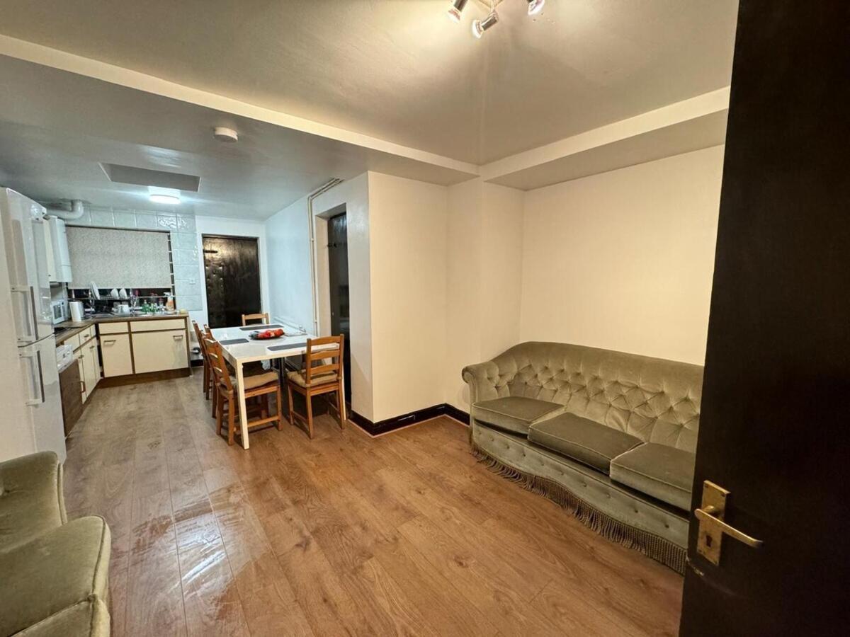 London Stockwell Station Apartment Oda fotoğraf